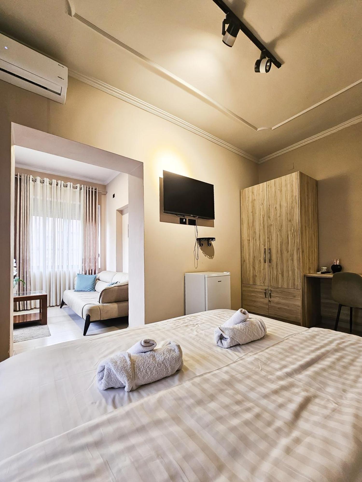 Sunflower Junior Suite 地拉那 外观 照片